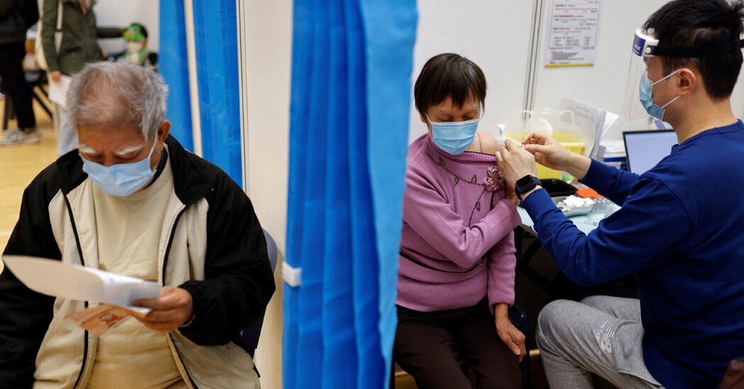 Hong Kong’da Yüksek Ölüm Oranı Yaşlıları Aşılamanın Önemi Gösteriyor