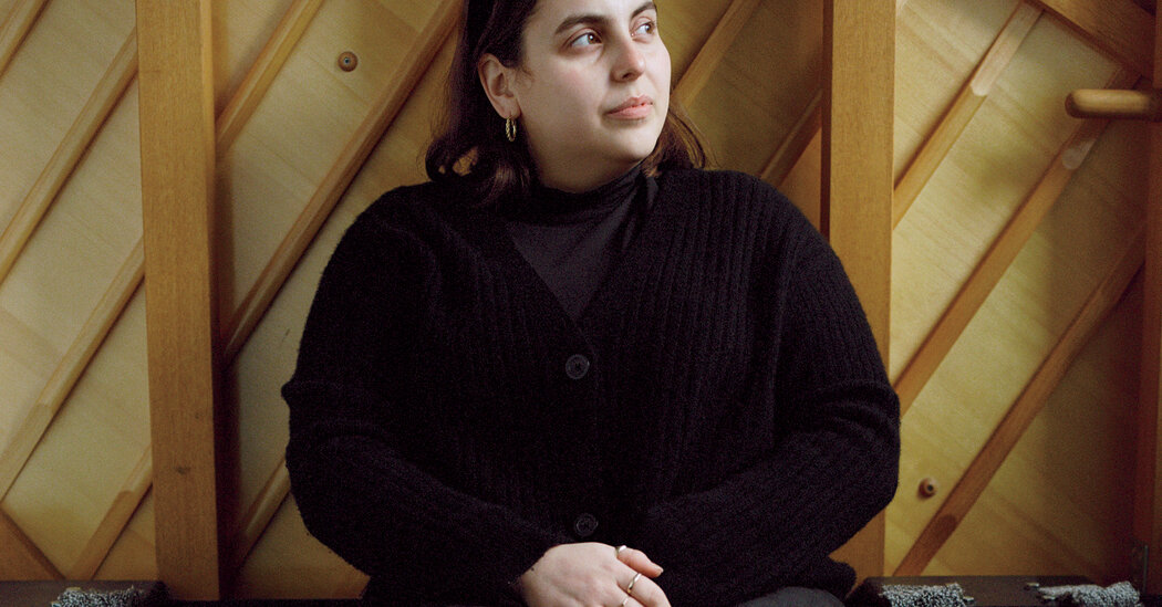 Beanie Feldstein ‘Funny Girl’ İçin Isınıyor