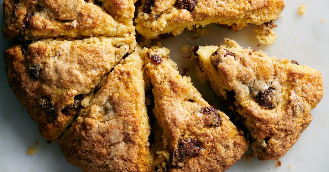 Bu Çilekli Çöreklerin Parlamak için Reçel Gerekmiyor, Ama Zarar Vermiyor