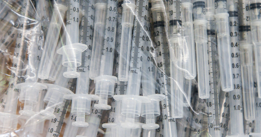 FDA Paneli, Coronavirüs Aşılarını Yenilemenin Zorluklarını Araştırıyor