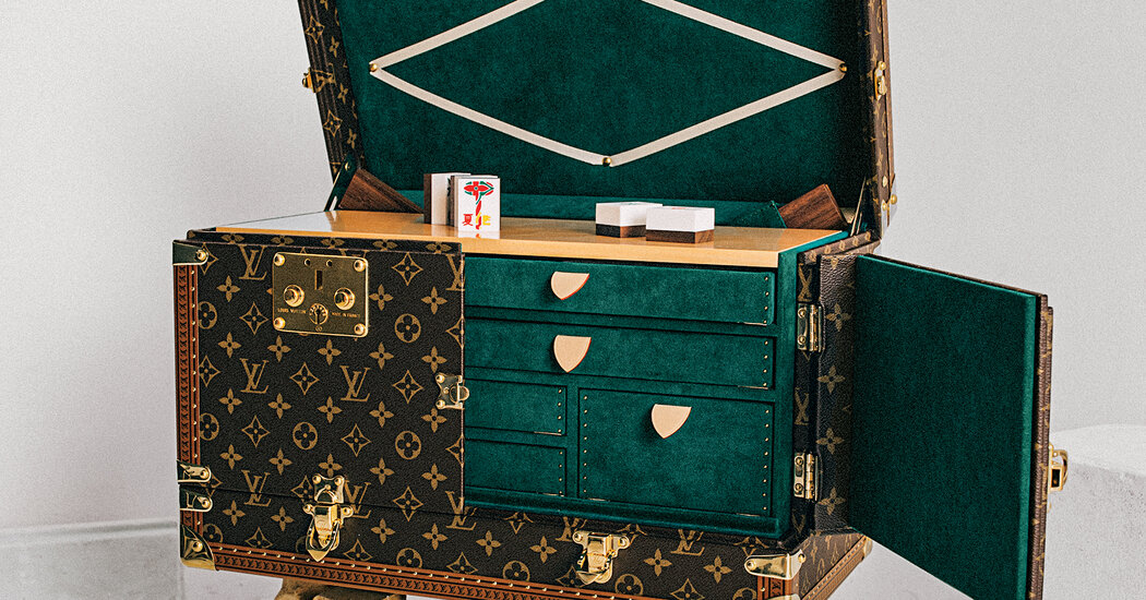 Bu Zarif Gövde, Eksiksiz Bir Mahjong Setine Sahiptir