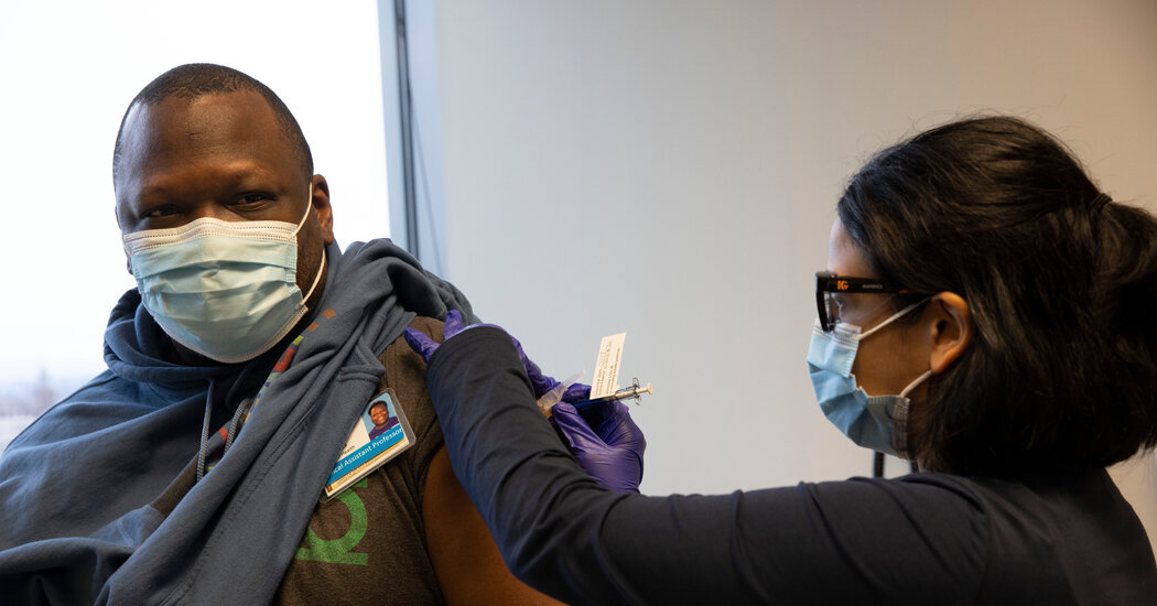 FDA danışmanları, aşında geç kalan Novavax tarafından yapılan Covid çekimlerine verecekler.