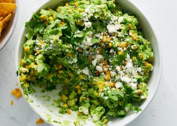 J. Kenji López-Alt’ın Yaz Zımbası mı?  Izgara Mısırlı Guacamole