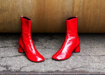 Bu Sezonun Aksesuarları Cesur, Parlak ve Su donanımı