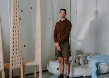 Delikli Mobilya Hazırlayan Brooklyn Sanatçısı