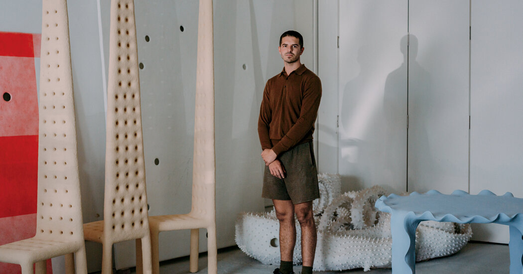 Delikli Mobilya Hazırlayan Brooklyn Sanatçısı