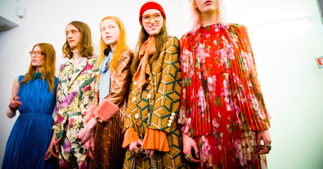 T’nin En Etkili 25 Kadın Giyim Koleksiyonu: Gözden Geçirdiğimiz Tasarımcılar