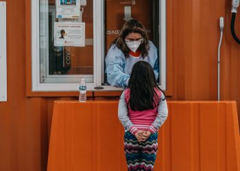 ‘Tripledemik’ mi?  Covid Vakaları Arttıkça Grip ve Diğer Enfeksiyonlar Geri Dönüyor