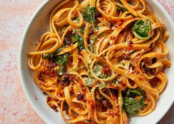 Yorgun?  Tutumlu musun?  Bu Baharatlı Alfredo’yu Yapın.