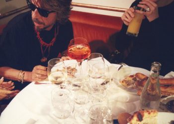 Akşam Yemek Partisinin Asi Sevinci