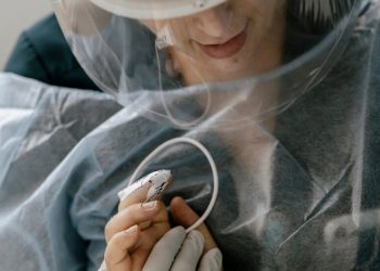 Yoğun Bakım Hemşiresi: Dayanıklılığın Sembolü