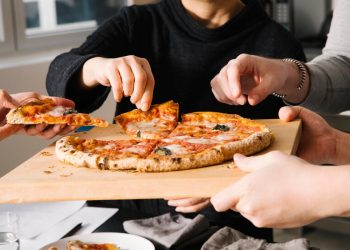 Daha İyi Bir Dondurulmuş (veya Ev Yapımı) Pizza İçin Okuyucu Okuyucu