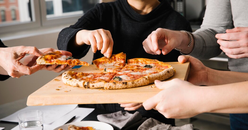 Daha İyi Bir Dondurulmuş (veya Ev Yapımı) Pizza İçin Okuyucu Okuyucu