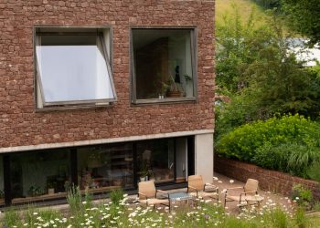 Britanya kırsalında Bir Dondurma Fabrikası Evvel Olan Bir Ev