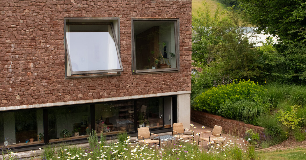 Britanya kırsalında Bir Dondurma Fabrikası Evvel Olan Bir Ev