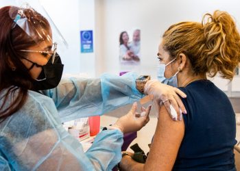 Araştırmacılar, Covid Yükselişinin İşaretlerinin Ortasında “Yeni Normal”e Hazırlanıyor