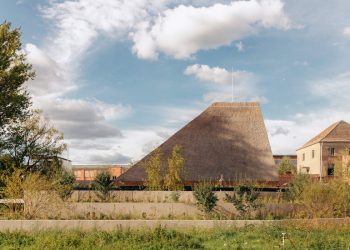 Berlin’in Fütürist Yeni Performans Mekanında Duvarlar Bile Müzik Yapıyor