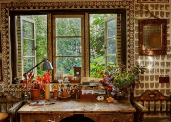 Bir Bahçe Kulübesi Hazinelerle Dolu Bir İnziva Yerine Dönüşüyor