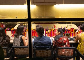 Mumbai’de Samimi Bir Diwali Akşam Yemeği Partisi