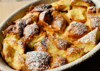 Basit Bir Ekmek Pudingi Peluş Bir Tatlı Yapar