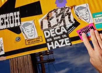 Dünyayı Kontrol Edemiyorum Ama Üzerinde Çıkartma Bırakabilirim