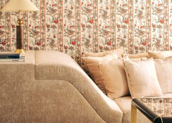 Paris’te Küçük Otel Olarak Ay Işığı Veren Bir Moda Mağazası