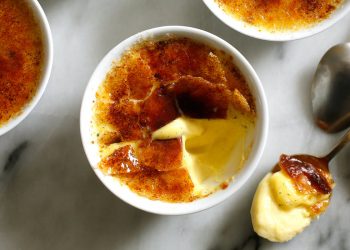 Sanki bir Rom-Com’daymış gibi yemek yemiyorsun