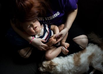 Indiana’daki Ücretli Aile Bakıcıları Ciddi Kesintilerle Karşı Karşıya