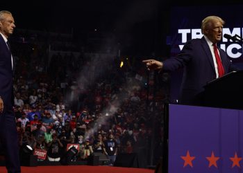 Trump’ın Sağlık Kurumlarına Yönelik Seçimleri Bir Sarsıntının Geldiğini Gösteriyor