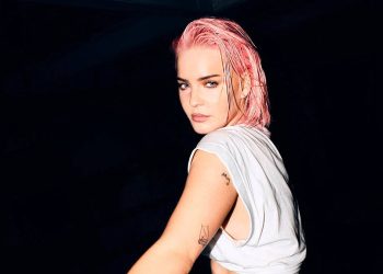 Anne-Marie’den Sürpriz Akuklam!