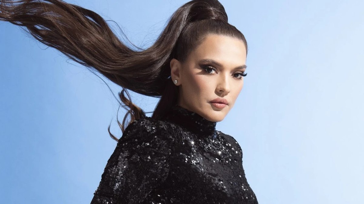 Demet Akalın’dan Özcan Deniz’e takviye paylaşımı