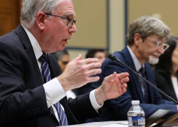 En iyi nih Yetilisi, Trump’ın DeRin Kesintiler Emriyle Aniden Istifa ediyor