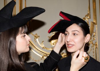 İÇ MODANIN GIZEMLI Aptal Silin Şenlik