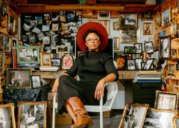 Stüdyosunu bir Aile Arhivine Dönörtuen Sanatçı