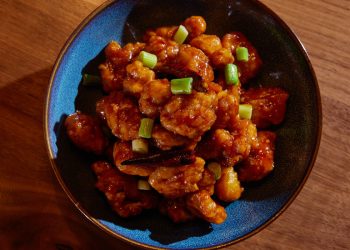 Turuncu Tavağun Inşa Etti yaş