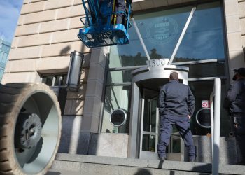 YaraM Kesimi Ile Trump Milyonlarca Yaşam ÇizsiSini Seviyor