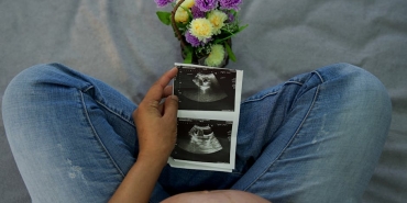 Mesut-Ozil-ve-Amine-Gulse-Ucuncu-Kez-Ebeveyn-Olma-Heyecani-Yasiyor-featured