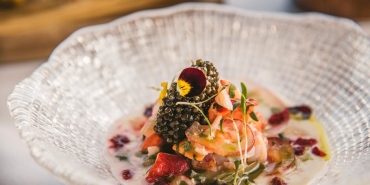 Pinar-Deniz-Riyad8217da-Zarafetiyle-Buyuledi-Joy-Awards8217a-Damga-Vurdu-featured