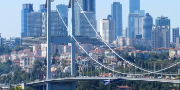 Vildan-Atasever-ve-Mehmet-Erdem8217in-Mutlu-Ani-Ogullari-Maden-Dunyada-featured