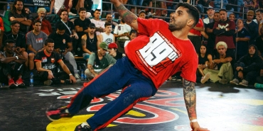 Cardi-B8217nin-Enerjisi-Robotu-Devirdi-Olay-Performans-featured