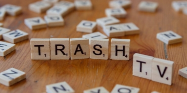 Demet-Akalin8217dan-Eylul-Lize-Kandemir8217in-Kombinine-Sok-Elestiri-featured