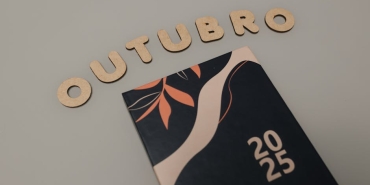 Diva8217dan-Gorkemli-Cikis-Bulent-Ersoy8217un-Altin-Kaplama-Araci-Gundem-Oldu-featured