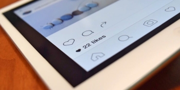 Gariban-Oturuslu-Kedi-Sosyal-Medyayi-Fethetti-Yorum-Yagmuru-featured