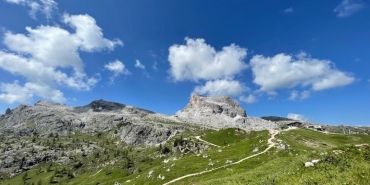 Ozgu-Namal8217dan-Ask-Iddialarina-Net-Yanit-Sadece-Arkadasim-featured