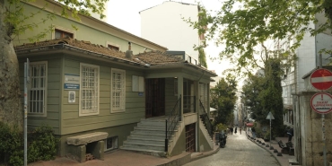 Ulas-Tuna-Astepe-Sevgilisi-Duygu-Akdeniz-ile-Cihangir8217de-Goruntulendi-featured