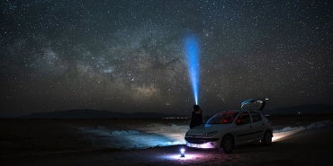 Ozge-Ozacar-Paris8217te-Dunya-Yildizi-Usher-ile-Goruntulendi-featured