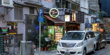 Selena-Gomez8217den-Benny-Blanco8217ya-Dogum-Gunu-Magazin-Dunyasi-Konusuyor-featured