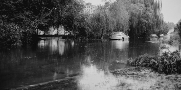 Unlu-Oyuncu-Ilker-Ayrik-ve-Ailesi-Dubai-Selinde-Mahsur-Kaldi-featured