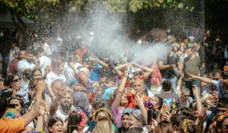 Ajda-Pekkan-ve-Manifest8217ten-Olay-Is-Birligi-Harbiye-Sahnesinde-Duyuruldu-featured