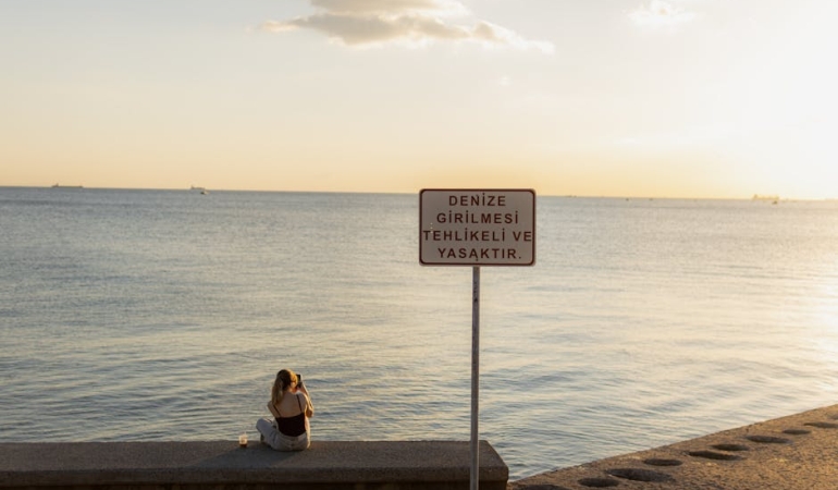 Hadise8217den-Sinan-Burhan8217a-Kostum-Yaniti-8220Benim-Kurallarim-Var8221-featured